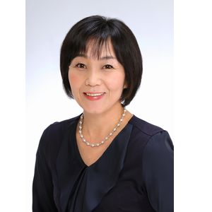泉瞳先生にインタビュー 泉瞳先生にインタビュー